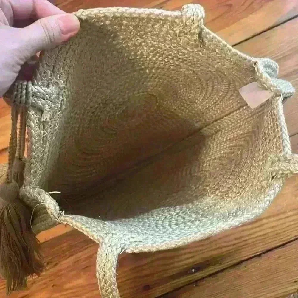 Jute round braided beach vacation bag with tassel - Picture 5 of 6